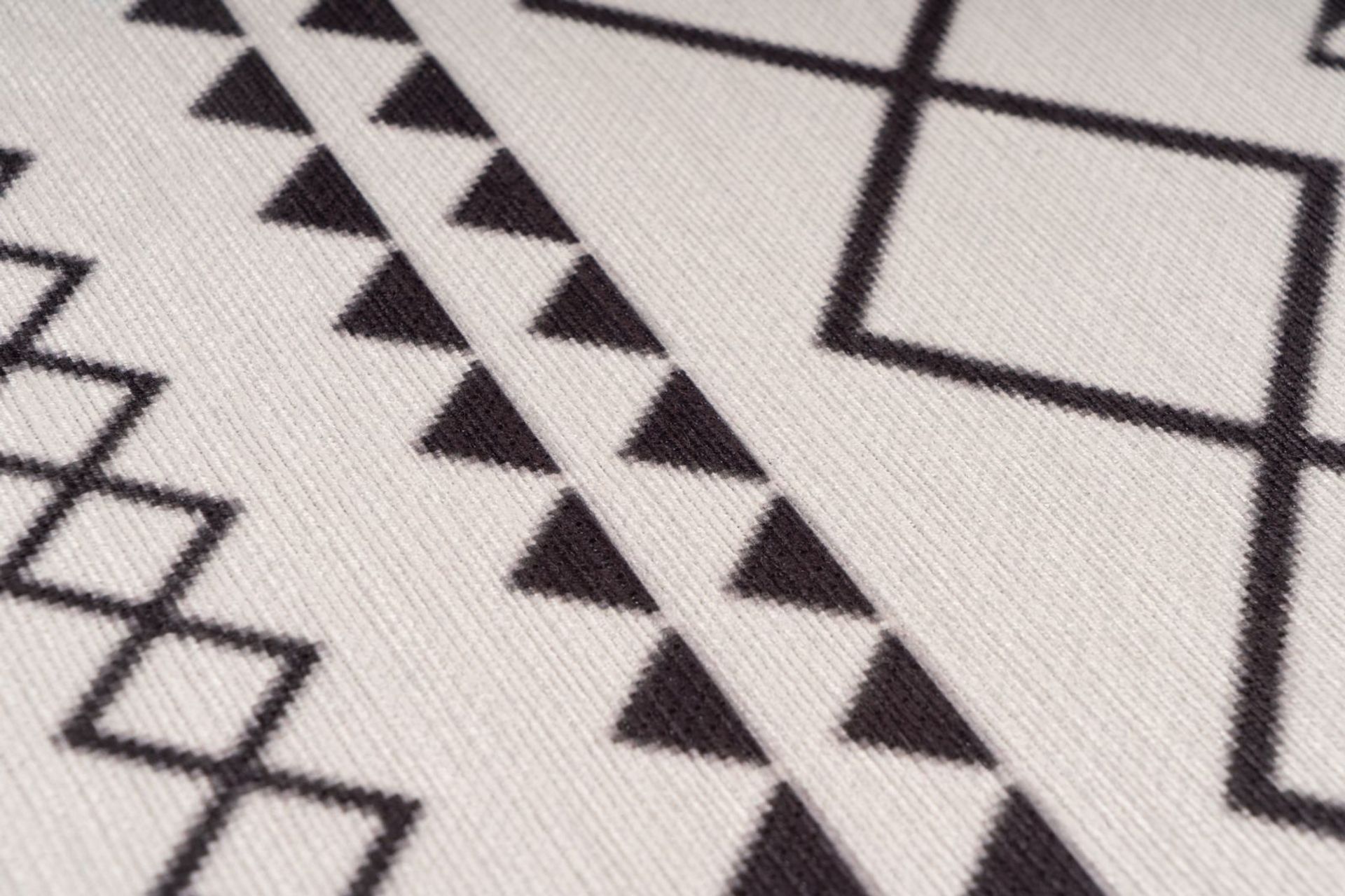Teppich Maya 400 Weiß / Schwarz 120 cm x 180 cm